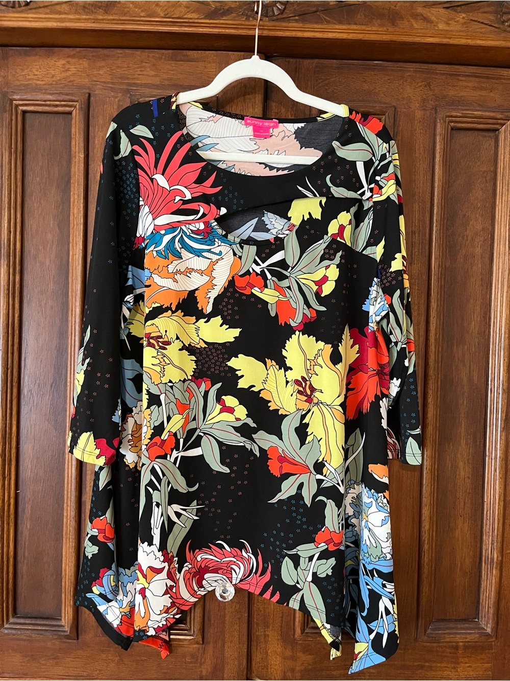 Sunny Leigh XL top